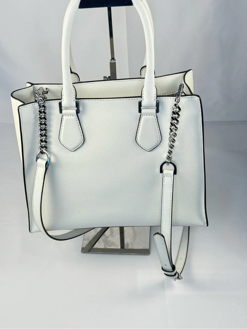 Michael Kors White Saffiano Leather Satchel – Elegant Designer Handbag